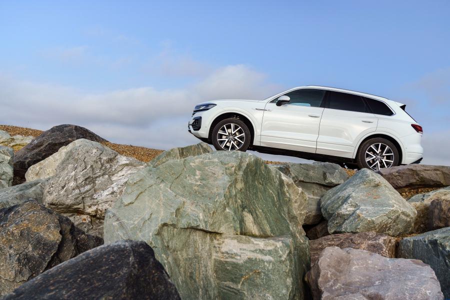  Volkswagen Touareg V6 TDI R-Line 2018 года  (UK) (фото 8 из 40)